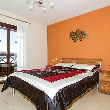 Playa Blanca Sleeps 8 Air Con Wifi Willa *